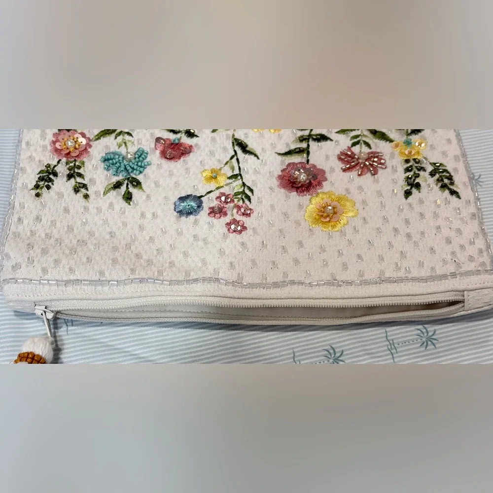 NEW no tag Floral Embroidered Clutch/Pouch - Picture 4 of 6